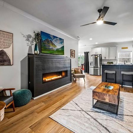 *Dog Friendly*Modern Home-Minutes To Dollywood, Gatlinburg, Smoky Mountains & Pigeon Forge! エクステリア 写真