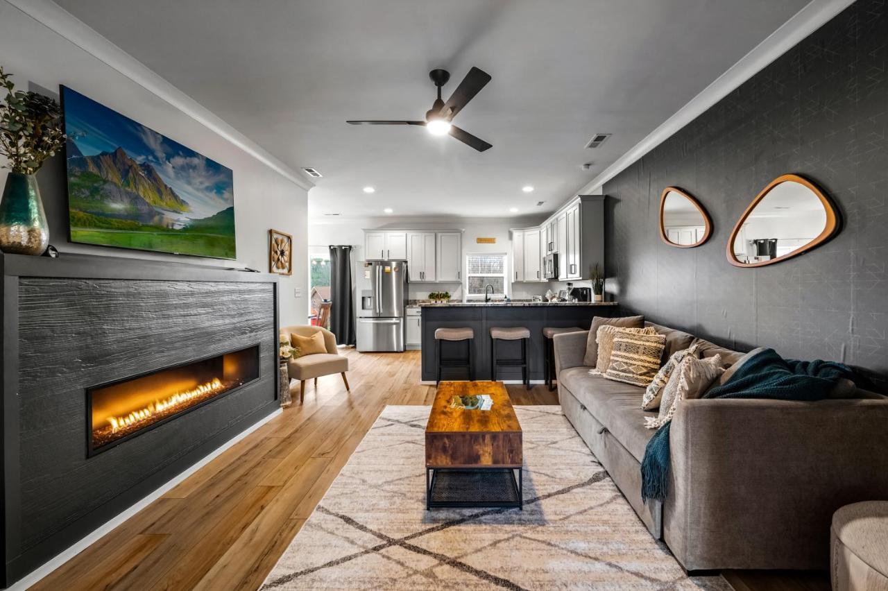 *Dog Friendly*Modern Home-Minutes To Dollywood, Gatlinburg, Smoky Mountains & Pigeon Forge! エクステリア 写真