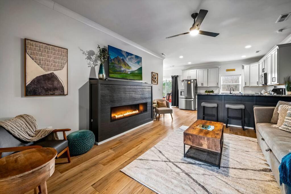 *Dog Friendly*Modern Home-Minutes To Dollywood, Gatlinburg, Smoky Mountains & Pigeon Forge! エクステリア 写真