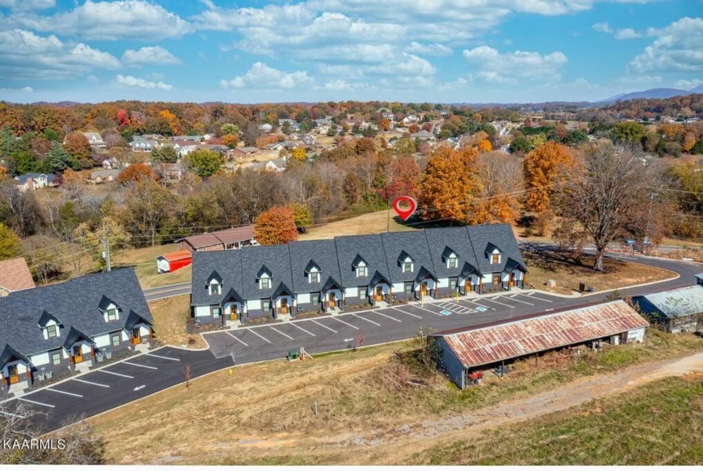 *Dog Friendly*Modern Home-Minutes To Dollywood, Gatlinburg, Smoky Mountains & Pigeon Forge! エクステリア 写真